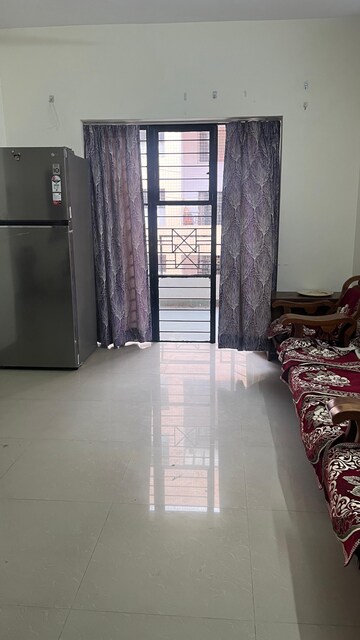 Room in 2 BHK Apartment at Ruturang Complex, Walvekar Nagar – for Rent