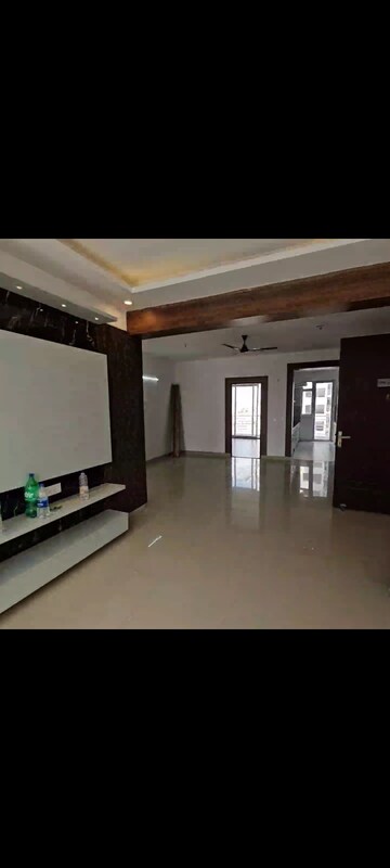 Room in 3 BHK Apartment at Urban Axis Urban Woods, Sushant Golf City – for Rent