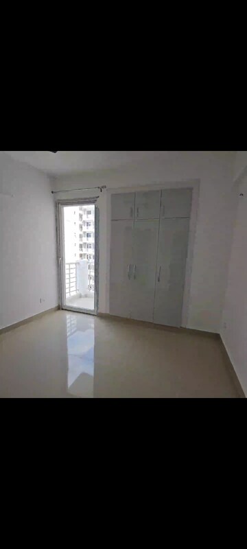 Room in 3 BHK Apartment at Urban Axis Urban Woods, Sushant Golf City – for Rent