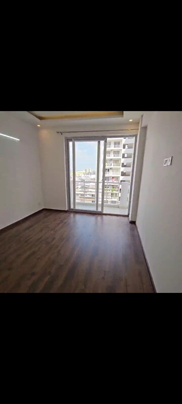 Room in 3 BHK Apartment at Urban Axis Urban Woods, Sushant Golf City – for Rent