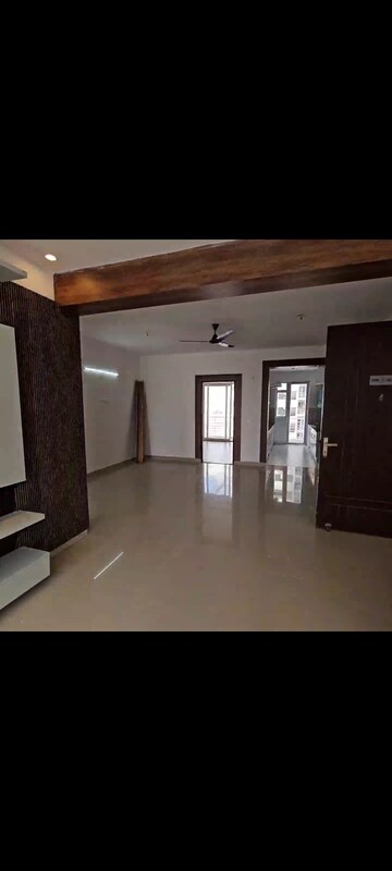 Room in 3 BHK Apartment at Urban Axis Urban Woods, Sushant Golf City – for Rent