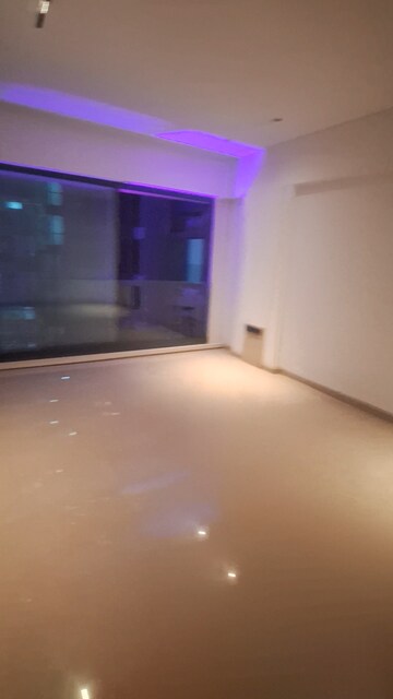 Room in 4 BHK Apartment at Arkade Aura, Santacruz West – for Sale