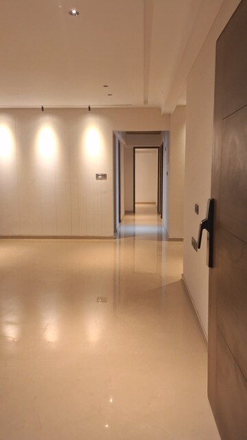 Room in 4 BHK Apartment at Arkade Aura, Santacruz West – for Sale