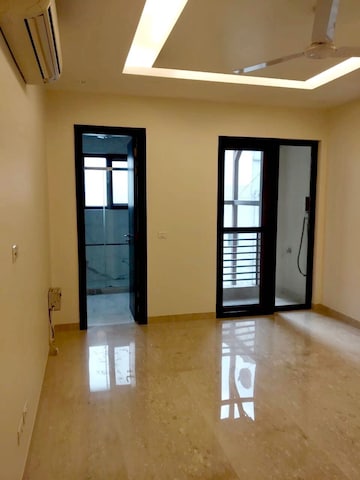 Room in 3 BHK Builder Floor at Boutique Residential Apartments C-253, Defence Colony – for Rent