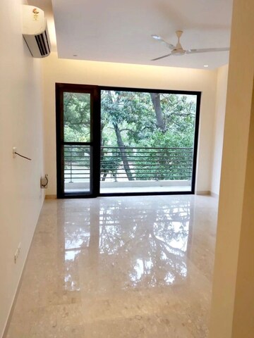 Room in 3 BHK Builder Floor at Boutique Residential Apartments C-253, Defence Colony – for Rent