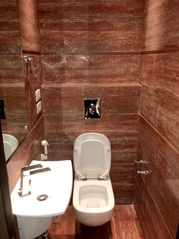 Furnished Amenities in 3 BHK Builder Floor at Boutique Residential Apartments C-253, Defence Colony – for Rent