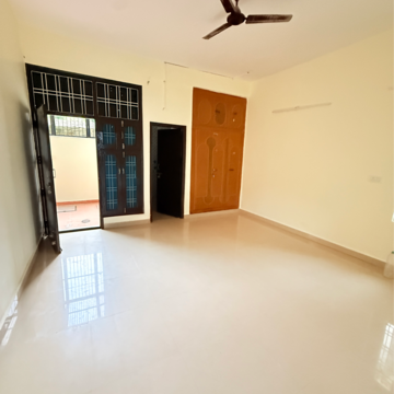 Room in 4 BHK Independent House at RWA Apartments Sector 108, Sector 108 – for Rent