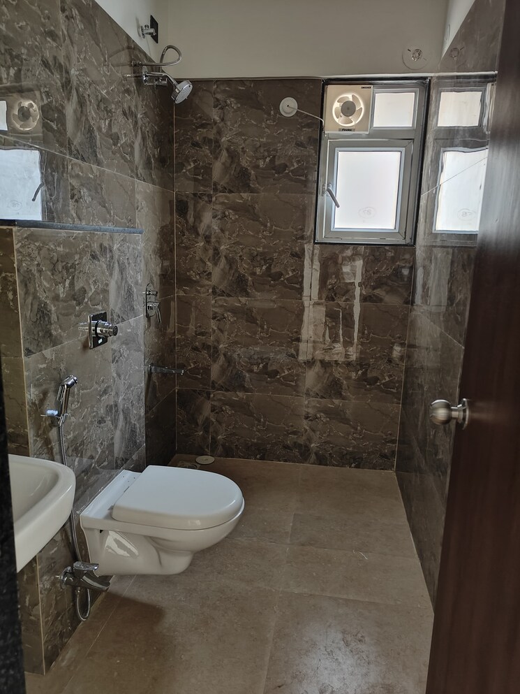 Bathroom, vtp-beaumonde 2 Bedroom 770 Sq.Ft. Apartment In Kharadi Pune 8865763