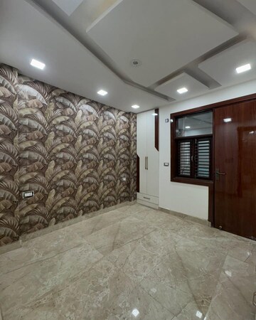 Room in 2 BHK Builder Floor at Shastri Nagar – for Rent