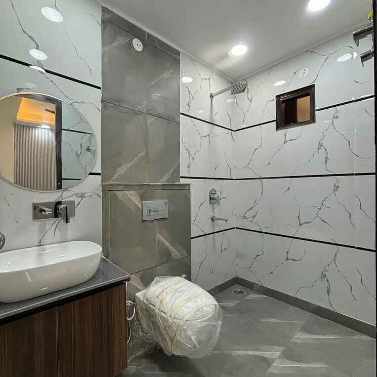 Bathroom, dlf-one-midtown 3.5 Bedroom 2700 Sq.Ft. Apartment In Moti Nagar Delhi 8865771