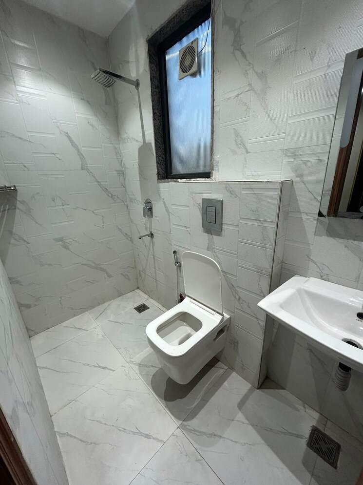 Bathroom, shastri nagar 1.5 Bedroom 375 Sq.Ft. Builder Floor In Shastri Nagar Delhi 8865772
