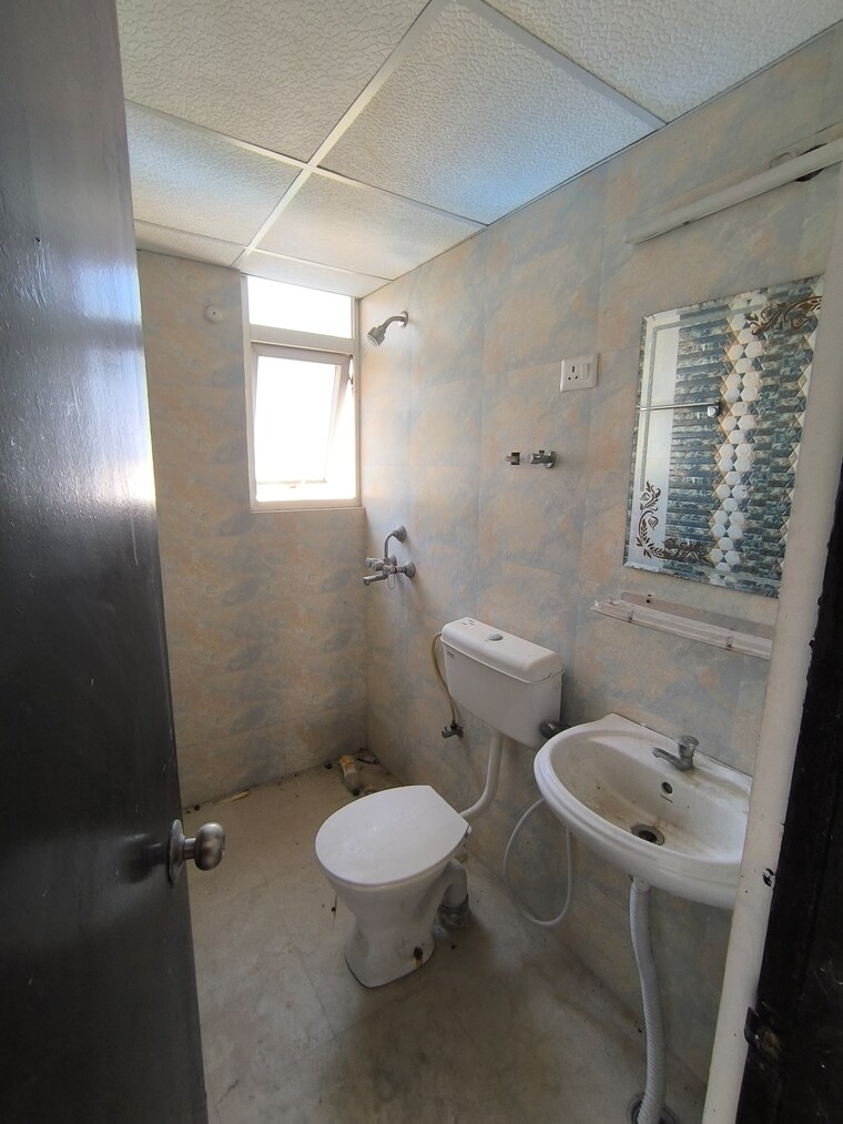 Bathroom, signature-the-serenas 2 Bedroom 614 Sq.Ft. Apartment In Sohna Sector 36 Gurgaon 8865775