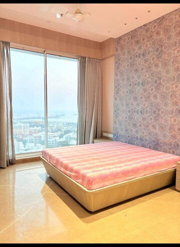 Bedroom in 4 BHK Apartment at Kabra Metro One, Andheri West – for Rent