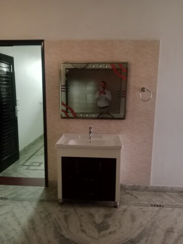 Furnished Amenities in 3.5 BHK Builder Floor at Sector 18 – for Rent