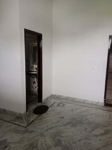 Room in 3.5 BHK Builder Floor at Sector 18 – for Rent