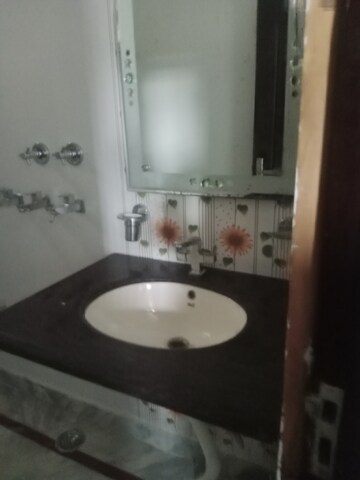Bathroom in 3.5 BHK Builder Floor at Sector 18 – for Rent