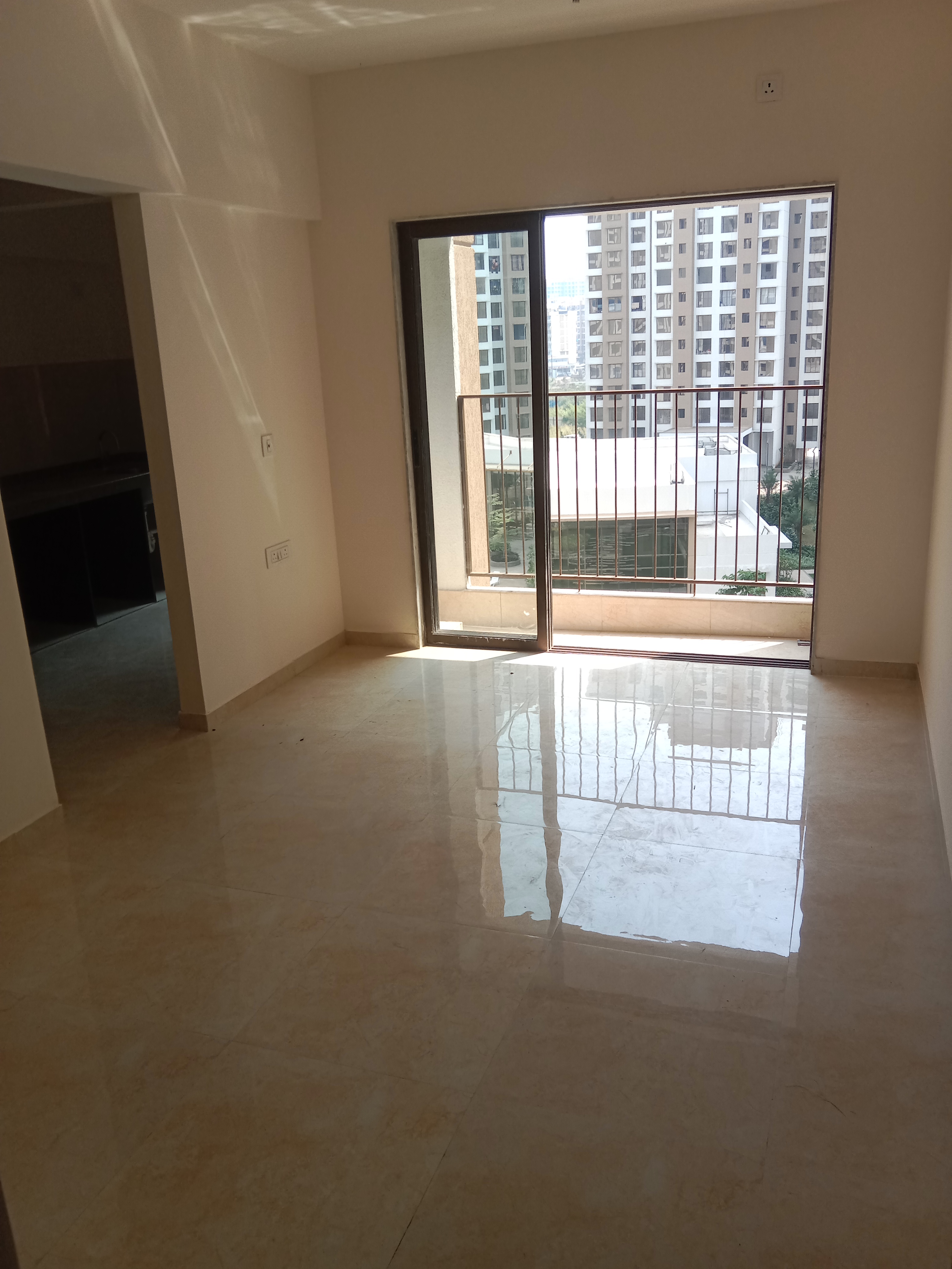 2 BHK Apartment For Rent in Sunteck West World
