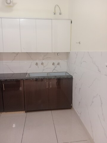 Kitchen in 2 BHK Builder Floor at Sector 40 – for Rent