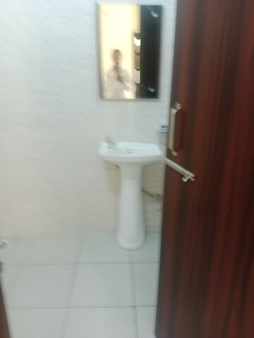 Bathroom in 2 BHK Builder Floor at Sector 40 – for Rent