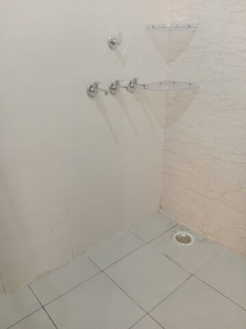 Bathroom in 2 BHK Builder Floor at Sector 40 – for Rent