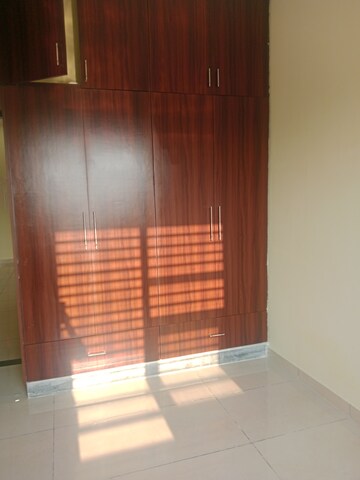 Room in 2 BHK Builder Floor at Sector 40 – for Rent