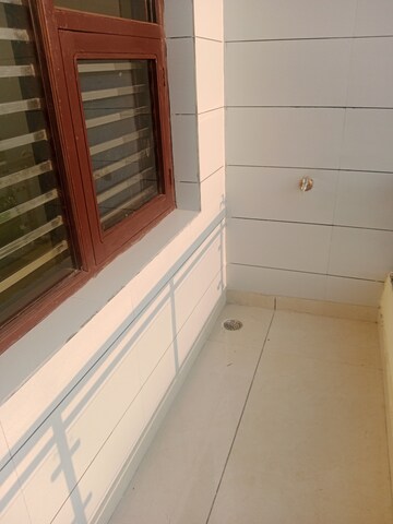 Balcony in 2 BHK Builder Floor at Sector 40 – for Rent