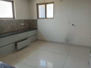 Room in 4 BHK Apartment at Jayabheri The Peaks, Narsingi – for Rent