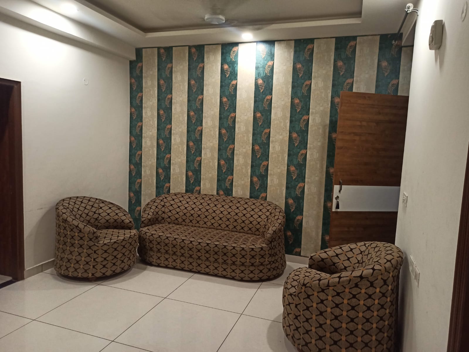 2.5 BHK + Extra Room Apartment For Rent in Dhakoli