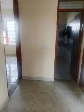 Building Lobby in 2 BHK Builder Floor at Sector 40 – for Rent