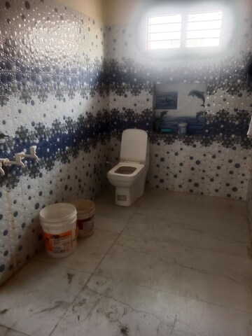 Attached Bathroom in 2 BHK Builder Floor at Sector 40 – for Rent