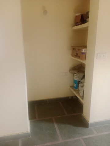 Furnished Amenities in 3 BHK Builder Floor at Sector 40 – for Rent