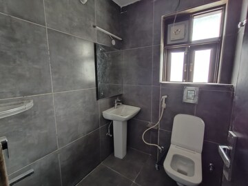 Bathroom in 3 BHK Builder Floor at Eros Rosewood City, Sector 49 – for Rent