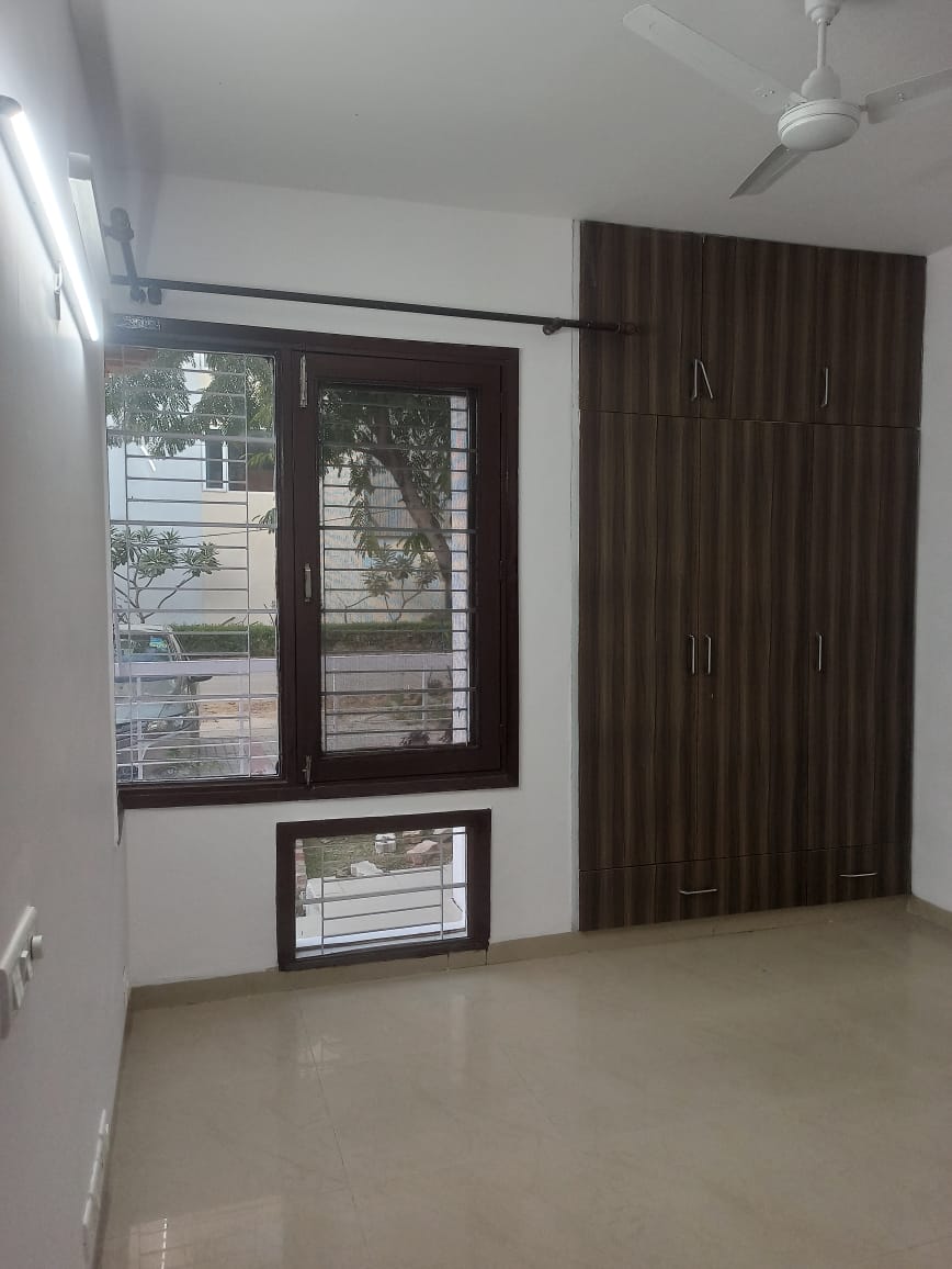 3 BHK + Pooja Room Builder Floor For Rent in Auram Floor