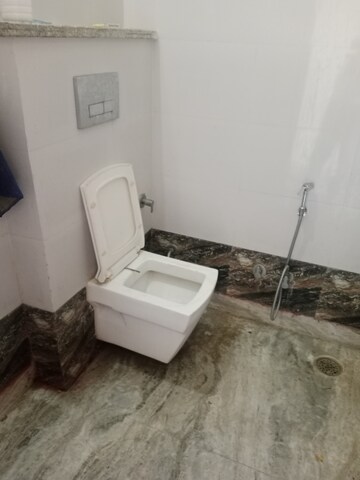 Bathroom in 3 BHK Builder Floor at Sector 40 – for Rent