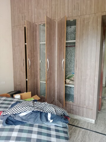 Bedroom in 3 BHK Builder Floor at Sector 40 – for Rent