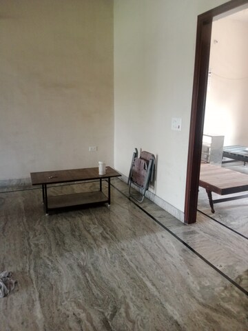 Living Room in 3 BHK Builder Floor at Sector 40 – for Rent