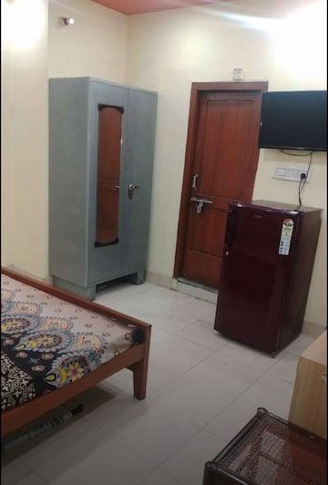 1 BHK Builder Floor For Rent in Husainganj
