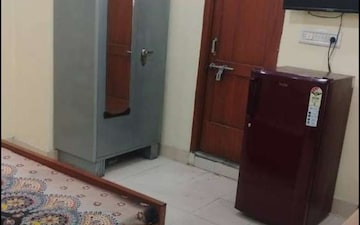 1 BHK Builder Floor For Rent in Husainganj