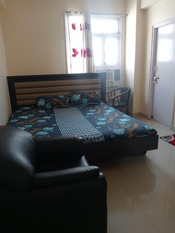 Bedroom in 3 BHK Apartment at Rps More – for Rent