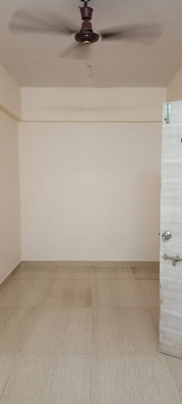 Room in 1 BHK Apartment at Kshitija Shree Laxmi Residency, Byculla West – for Rent