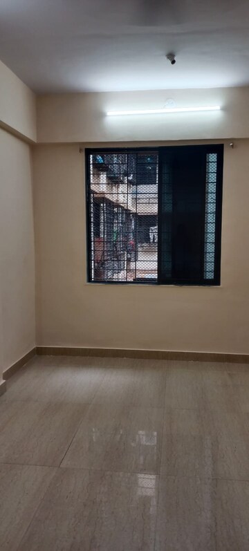 Room in 1 BHK Apartment at Kshitija Shree Laxmi Residency, Byculla West – for Rent