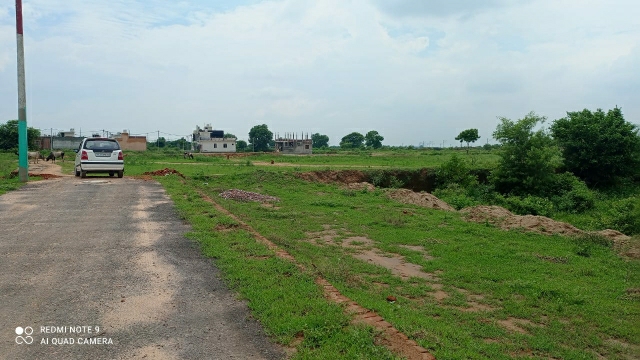 Plot For Sale in Anand Niketan