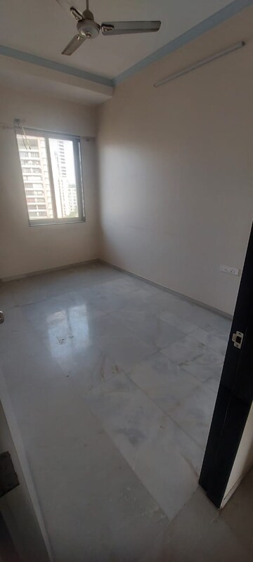 Room in 3 BHK Apartment at Neev Ivory Tower, Dadar West – for Rent
