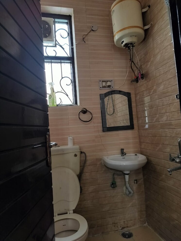Bathroom, sector 46 1 Bedroom 700 Sq.Ft. Builder Floor In Sector 46 Gurgaon 8865927