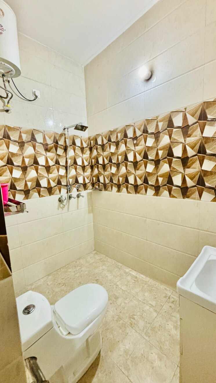 Bathroom, greater mohali 1 Bedroom 200 Sq.Yd. Builder Floor In Greater Mohali Mohali 8865953