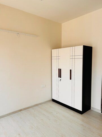 Room in 3 BHK Apartment at Shapoorji Pallonji Joyville Gurgaon, Sector 102 – for Rent
