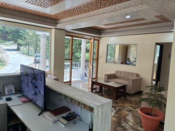 Bedroom in 6+ BHK Independent House at Kufri – for Sale
