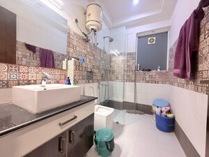 Master Bedroom in 4 BHK Villa at Unitech Nirvana Country Aspen Greens, Sector 50 – for Sale