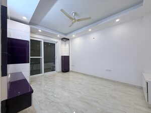 Room in 3 BHK Apartment at Central Park I, Sector 42 – for Sale