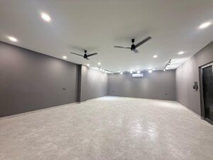 Room in 3 BHK Apartment at Central Park I, Sector 42 – for Sale